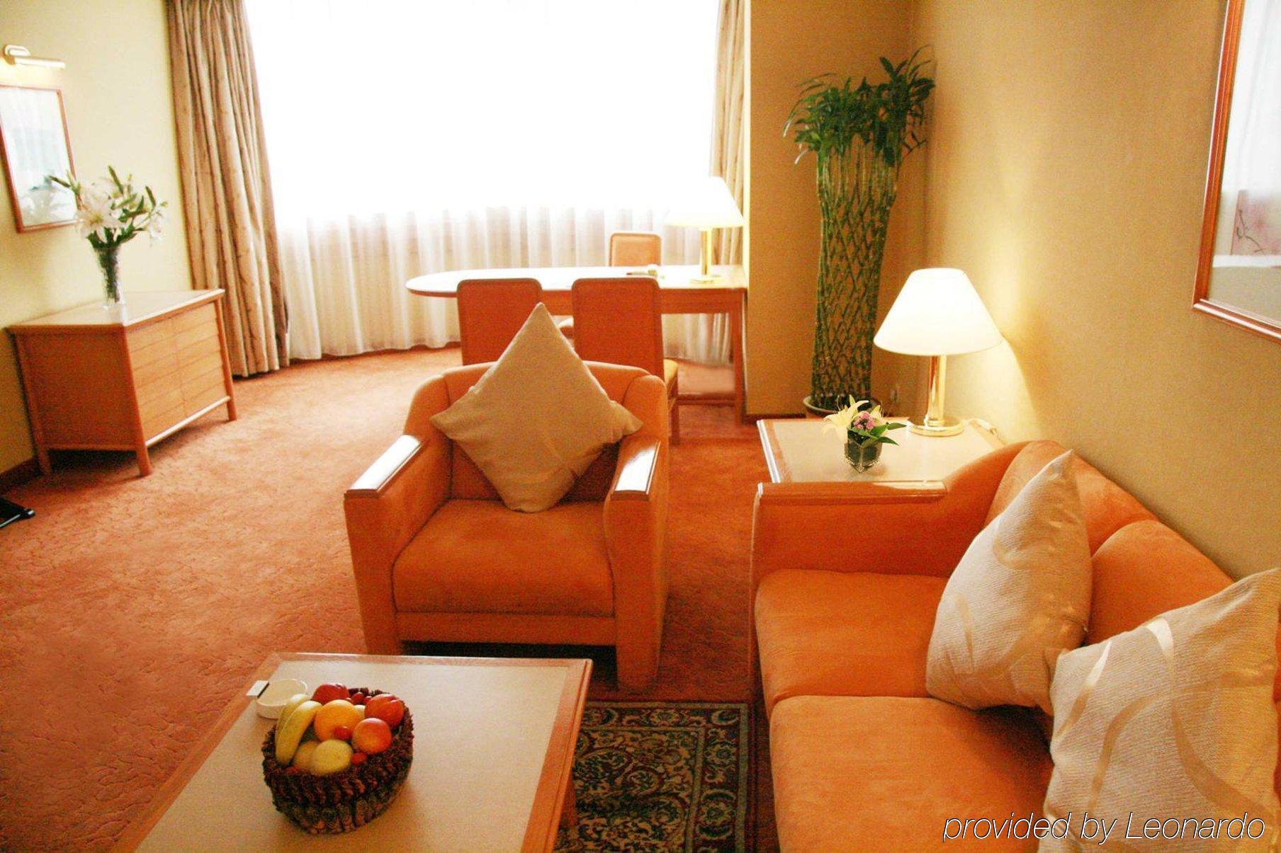 Gloria Plaza Shenyang Hotel Стая снимка